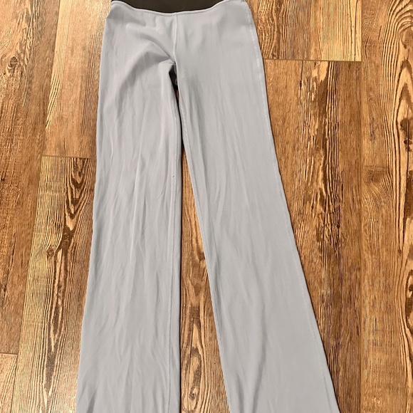 Lululemon Wide legged asymmetrical waist band, sz 4 - Picture 5 of 5